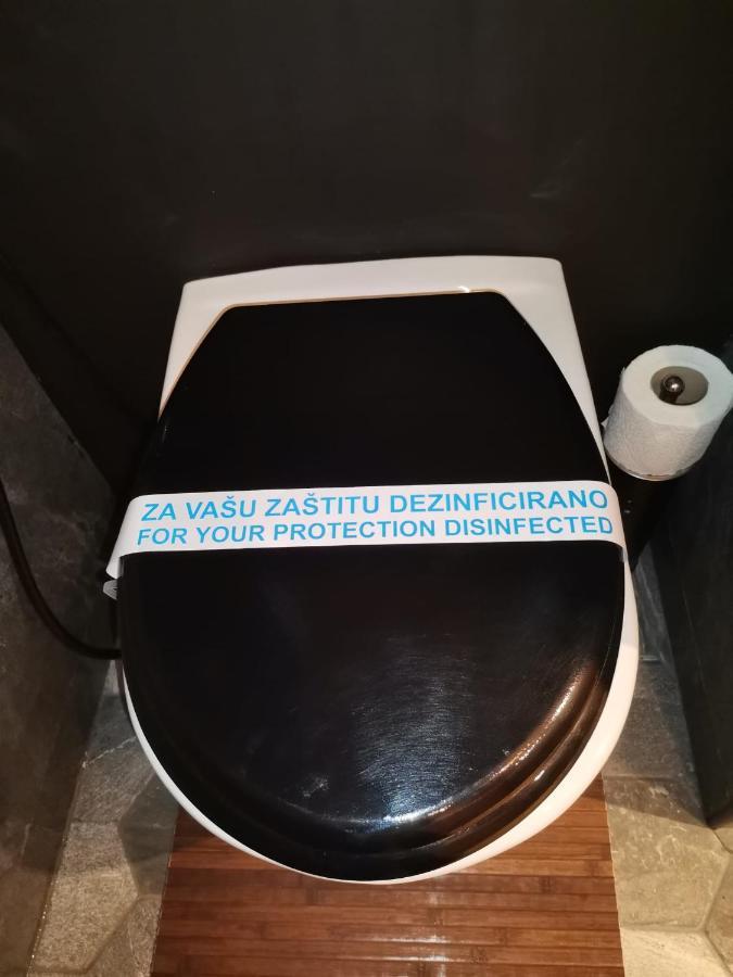 Studio Apartman Black & White Centar Sarajevo Free Parking 외부 사진