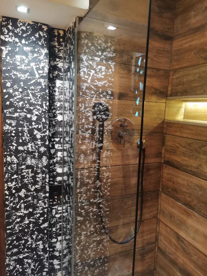 Studio Apartman Black & White Centar Sarajevo Free Parking 외부 사진