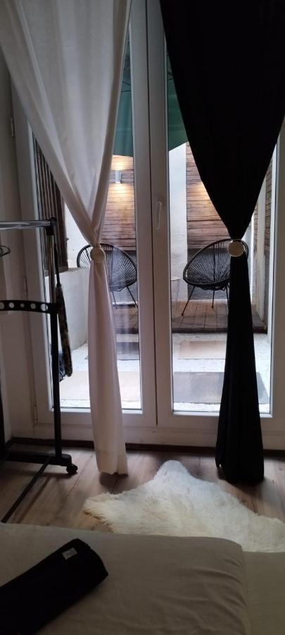Studio Apartman Black & White Centar Sarajevo Free Parking 외부 사진