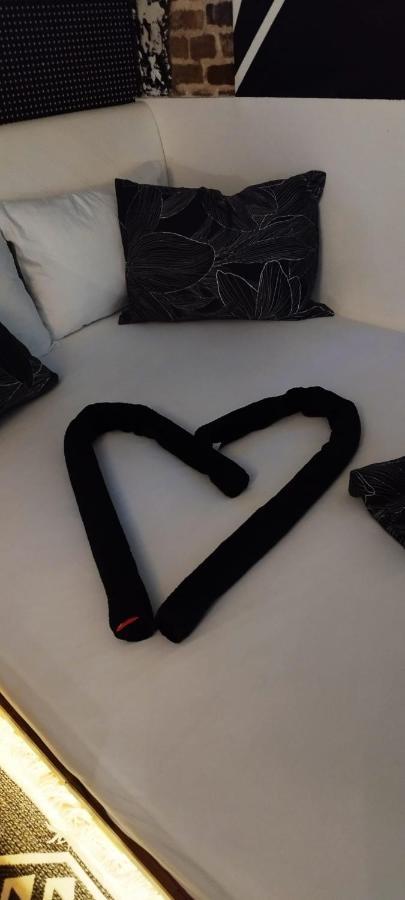 Studio Apartman Black & White Centar Sarajevo Free Parking 외부 사진