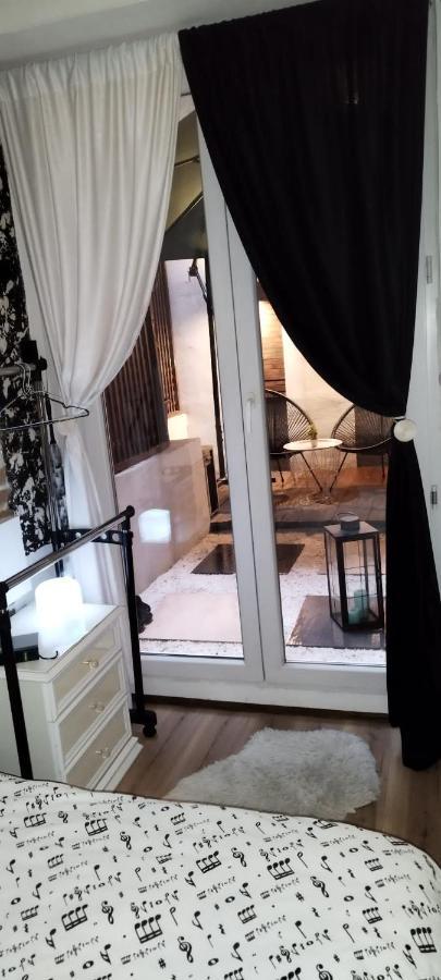 Studio Apartman Black & White Centar Sarajevo Free Parking 외부 사진